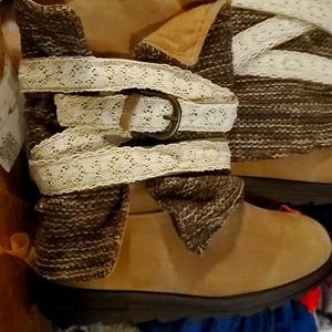 Muk Luks size 7 boots